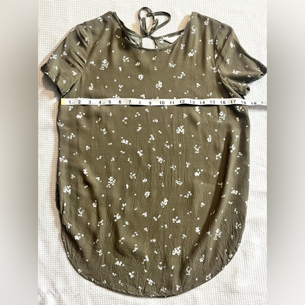 Lauren Conrad Olive Green Floral Women's Top Size XS - Picture 3 of 9